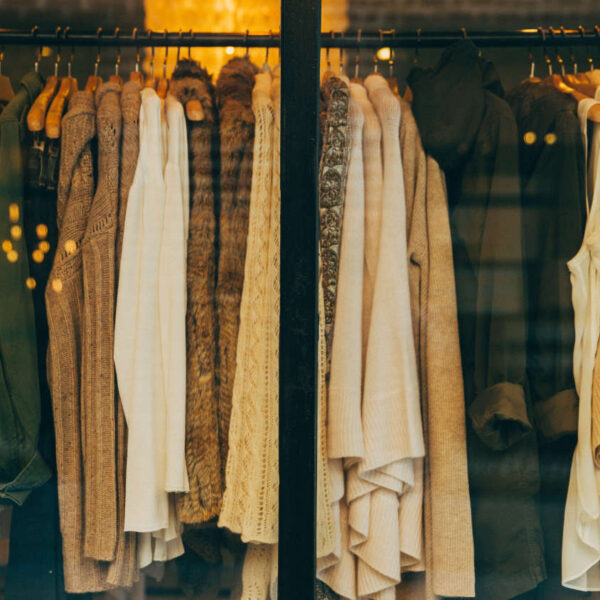 Sustainable Fashion Guide: Eco-Friendly Clothing Brands, Ethical Shopping, Fabric Choices, Slow Fashion Benefits, and Clothing Care Tips